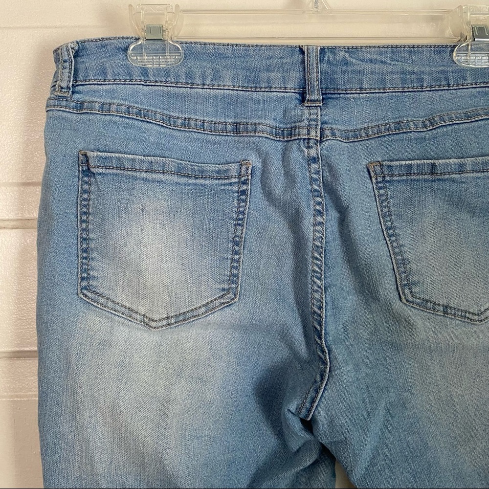 Light Wash Bermuda Cut-Offs - Picture 5 of 9